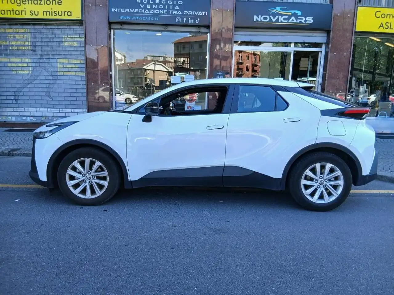 Toyota C-HR 4