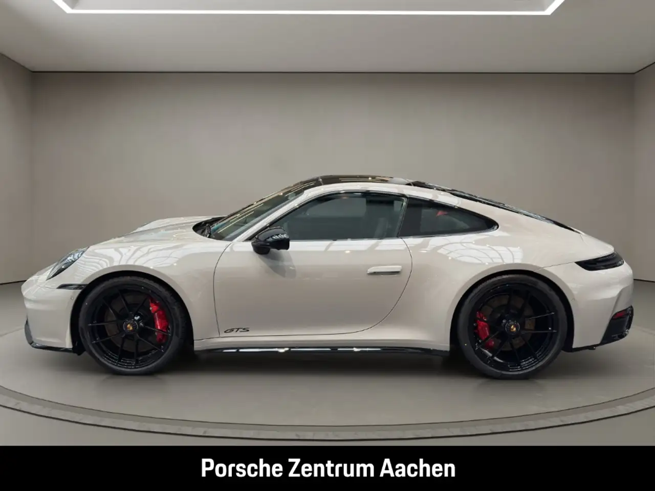Porsche 992 911 2