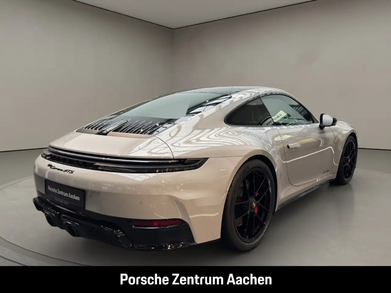 Porsche 992 911 6