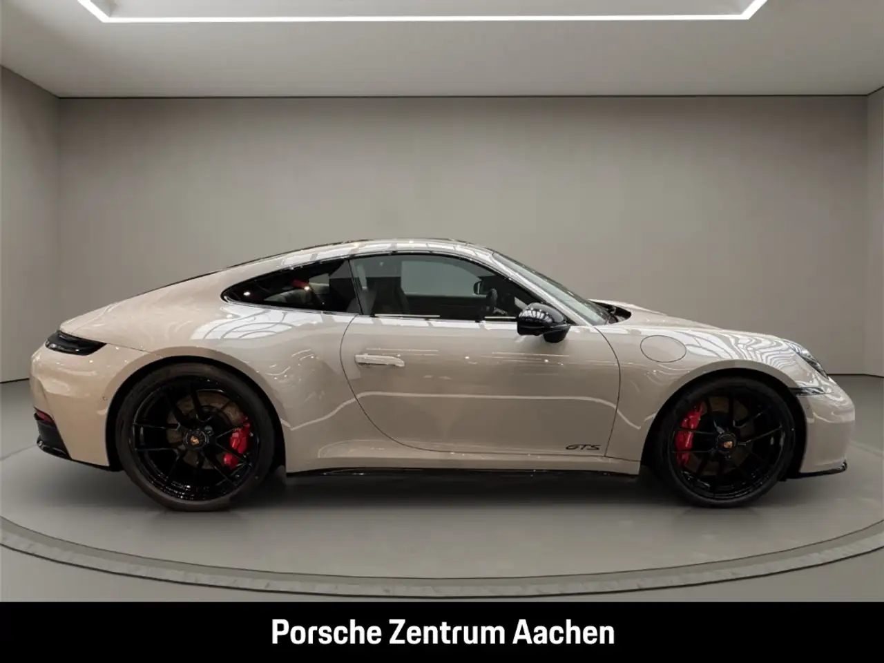 Porsche 992 911 7