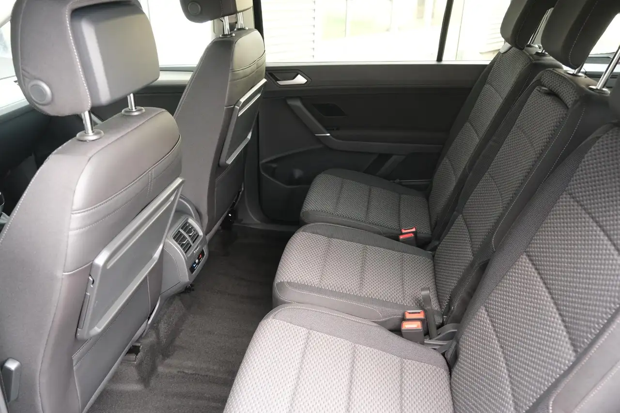 Volkswagen Touran 7