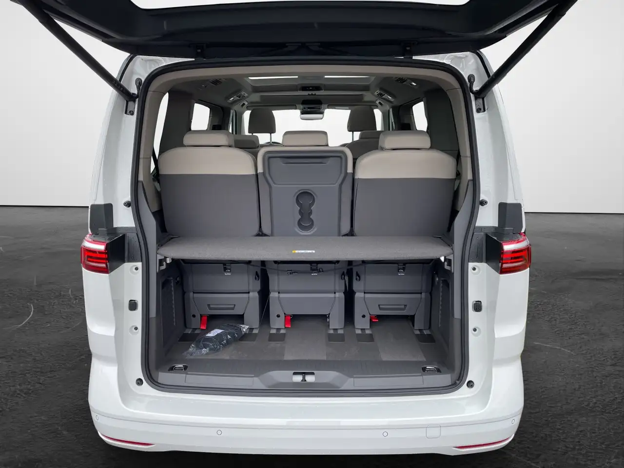 Volkswagen T7 Multivan 12