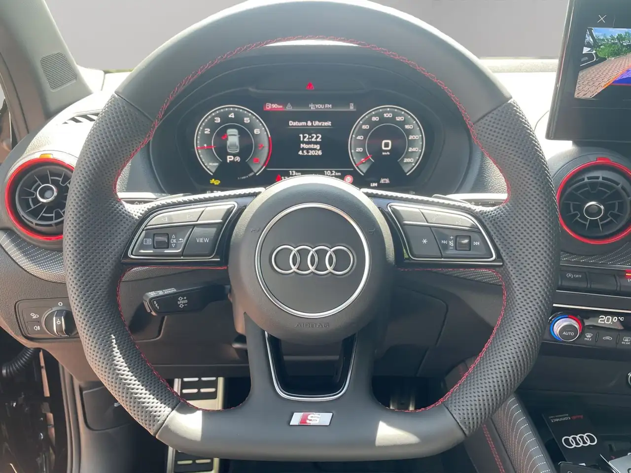 Audi Q2 10