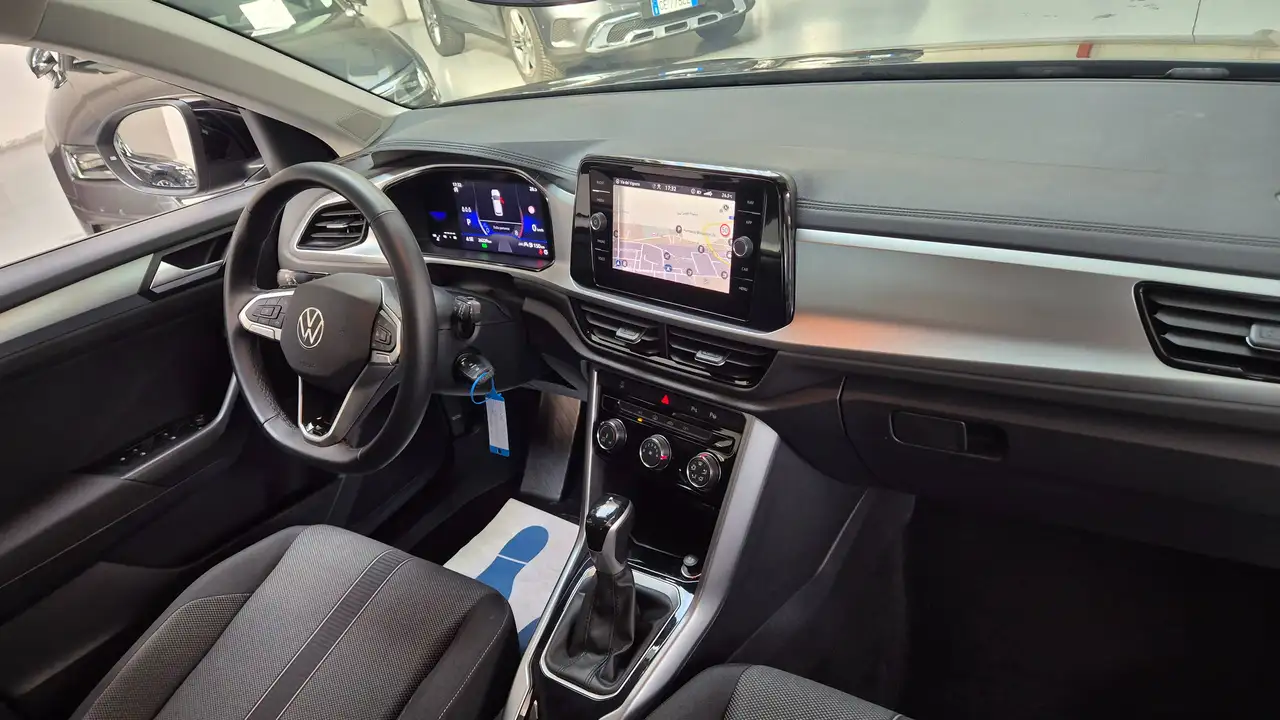 Volkswagen T-Roc 11