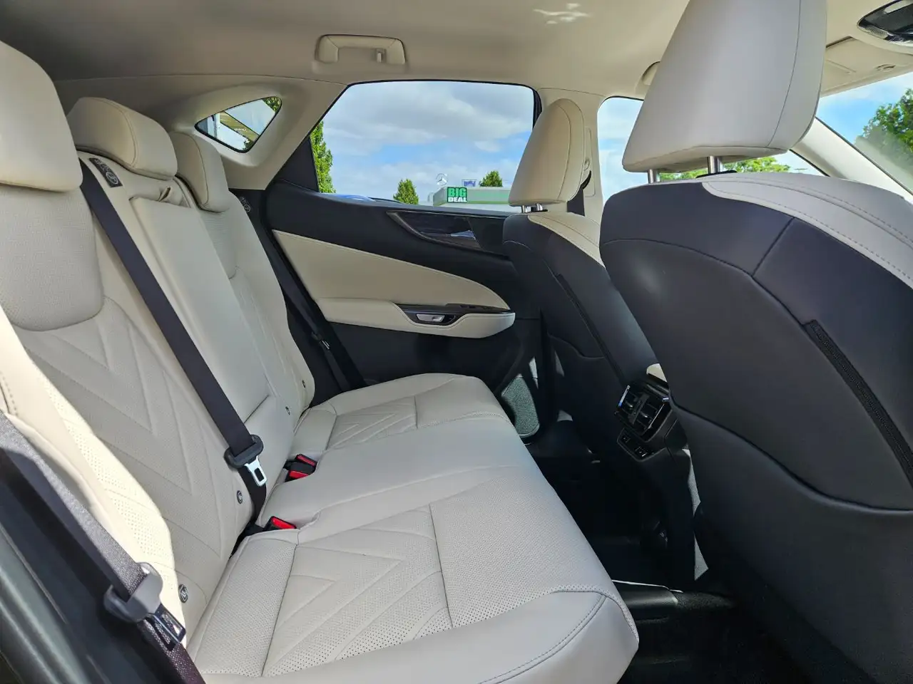 Lexus NX 16