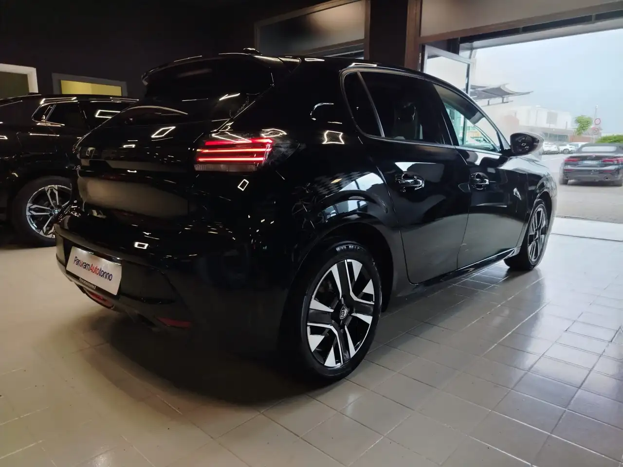 Peugeot 208 5