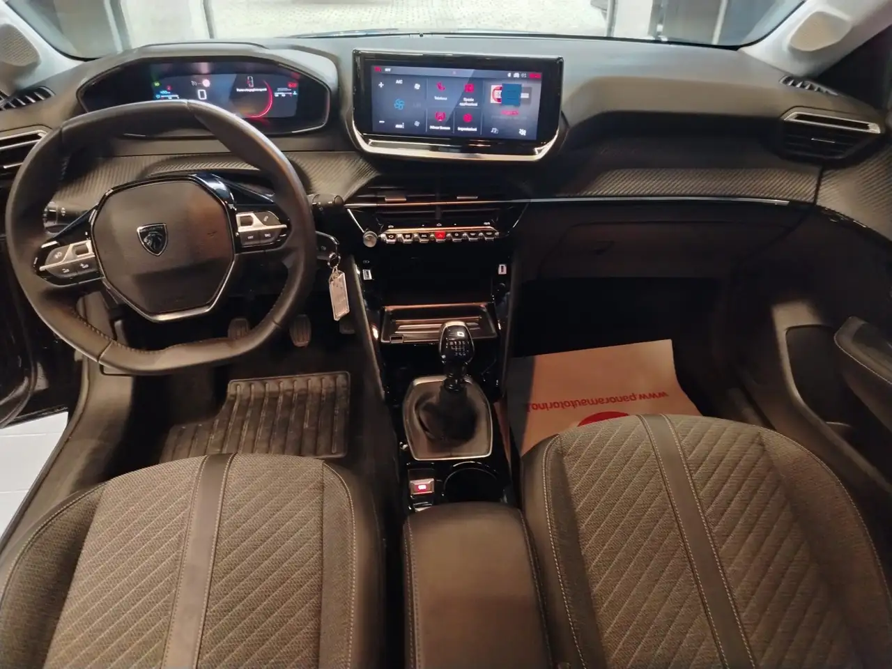 Peugeot 208 12