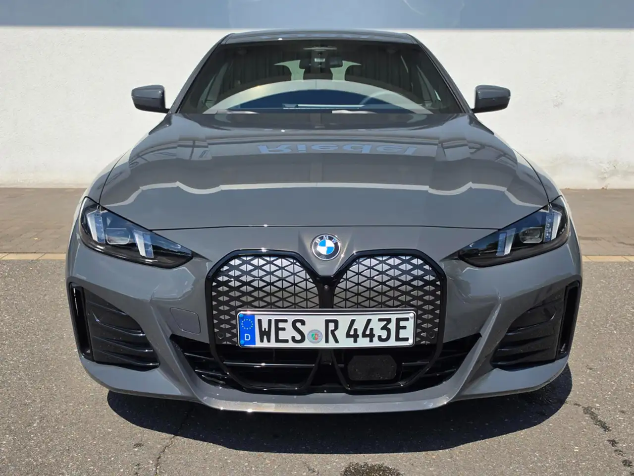 BMW i4 6