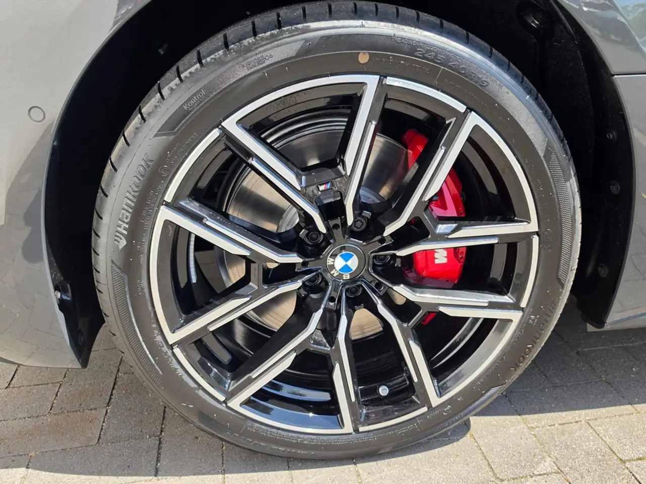 BMW i4 8