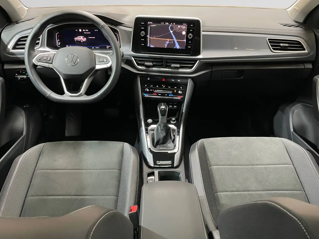 Volkswagen T-Roc 6