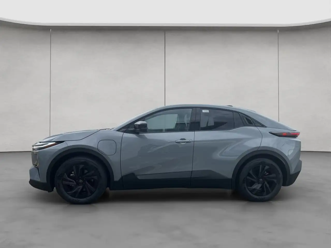 Toyota C-HR+ 2