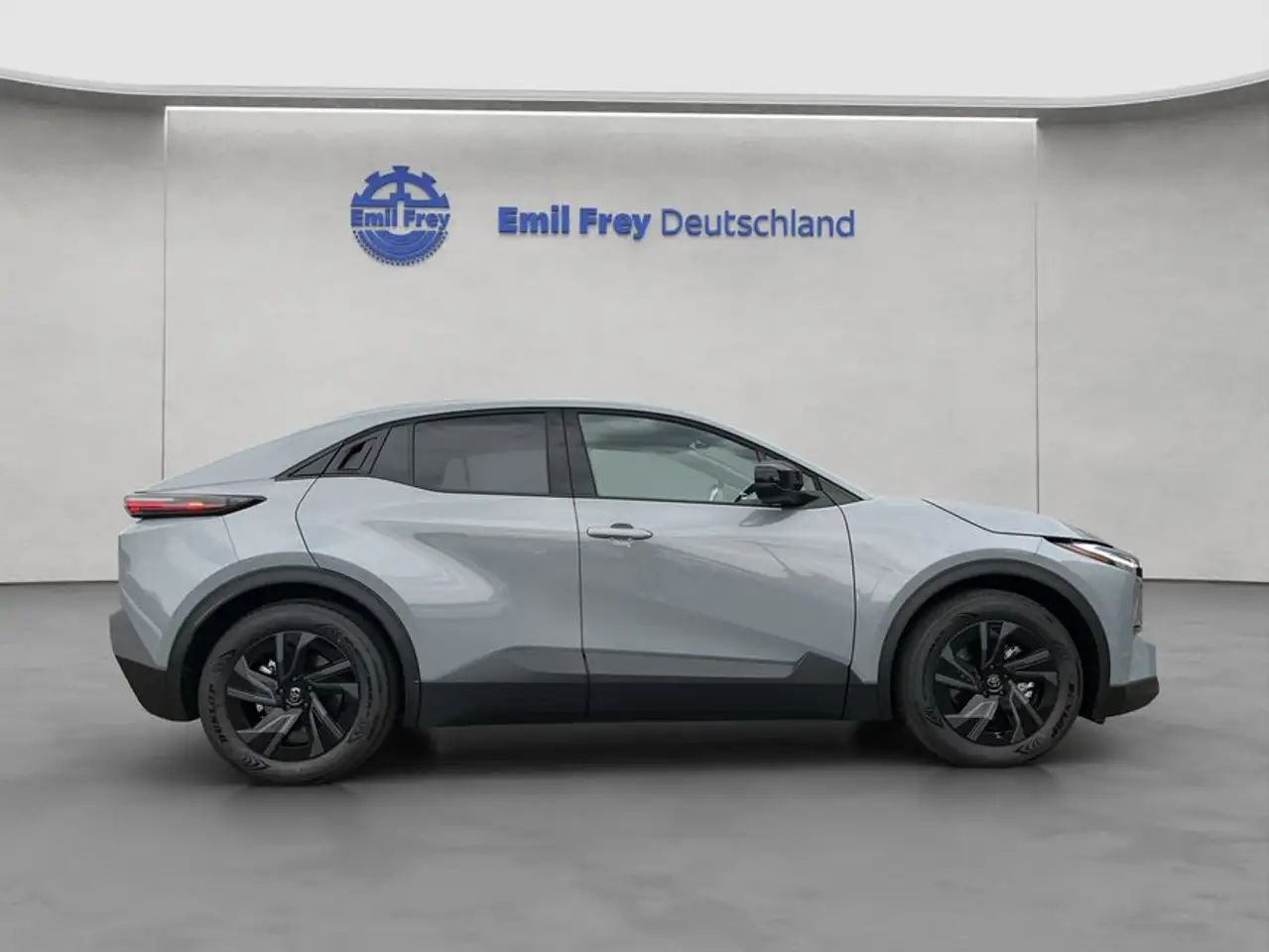Toyota C-HR+ 8