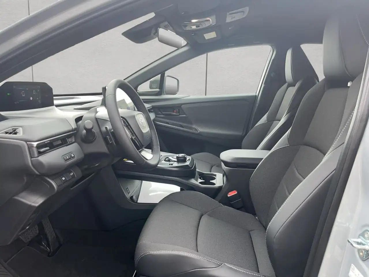 Toyota C-HR+ 11