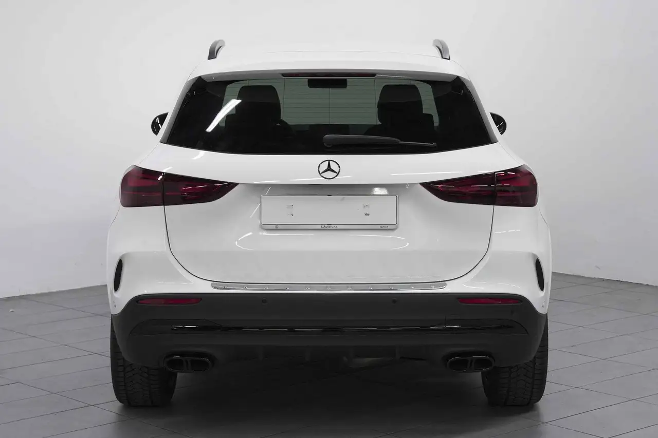 Mercedes-Benz GLA 200 3