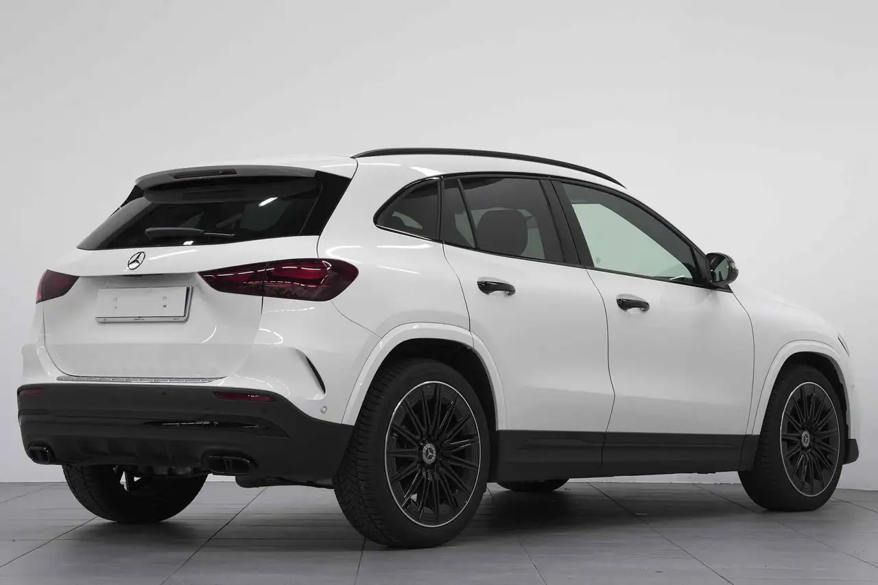 Mercedes-Benz GLA 200 4