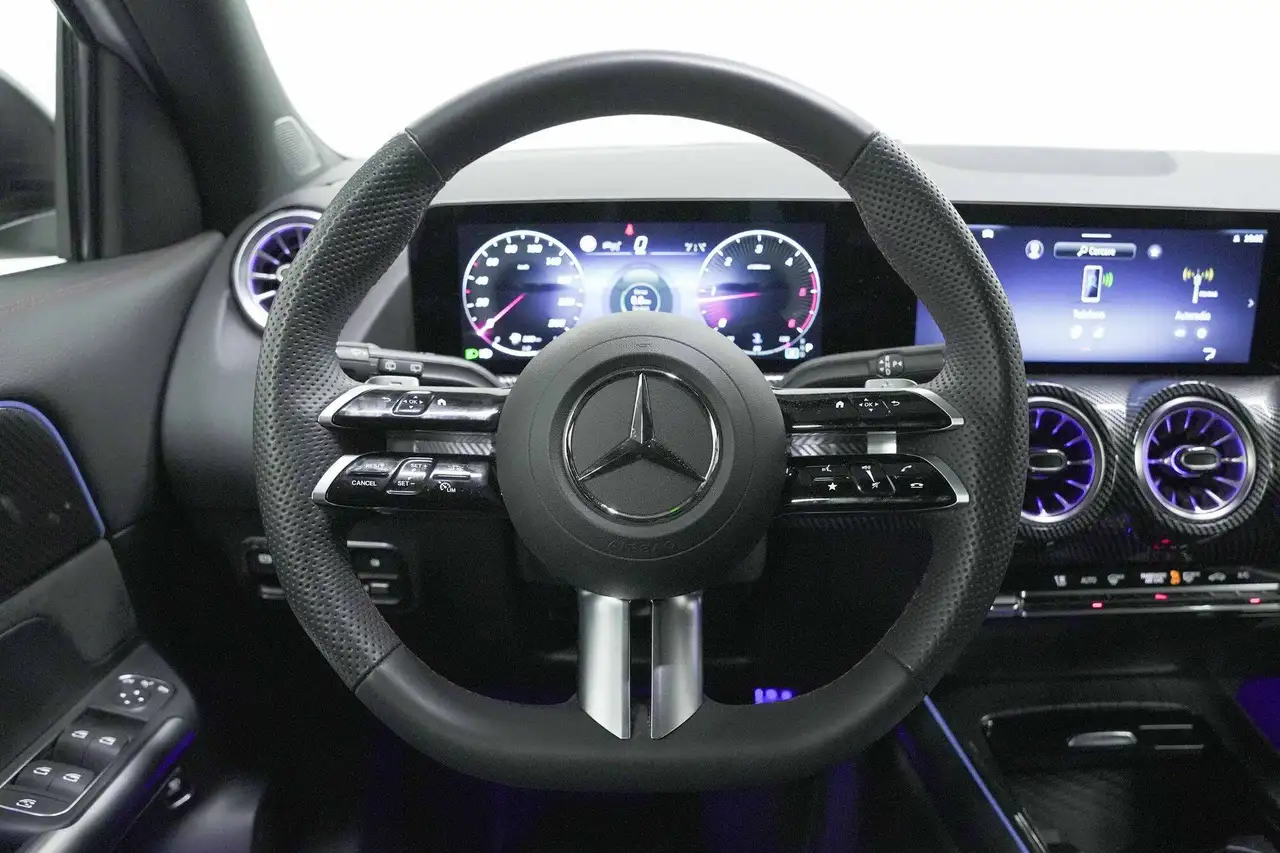 Mercedes-Benz GLA 200 5