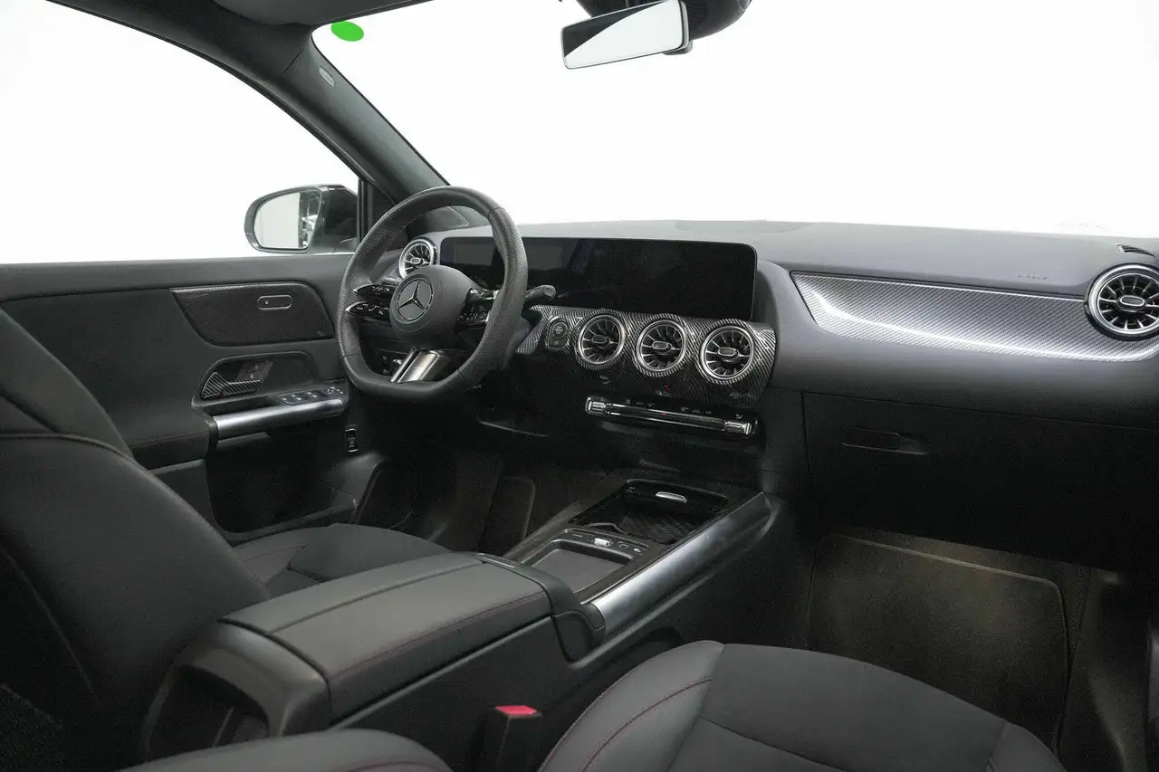 Mercedes-Benz GLA 200 6