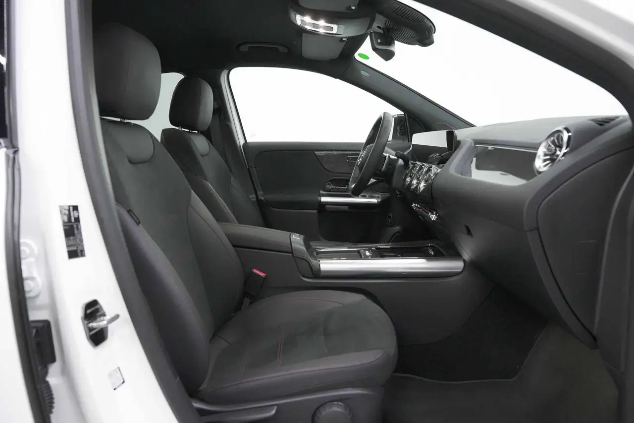 Mercedes-Benz GLA 200 7