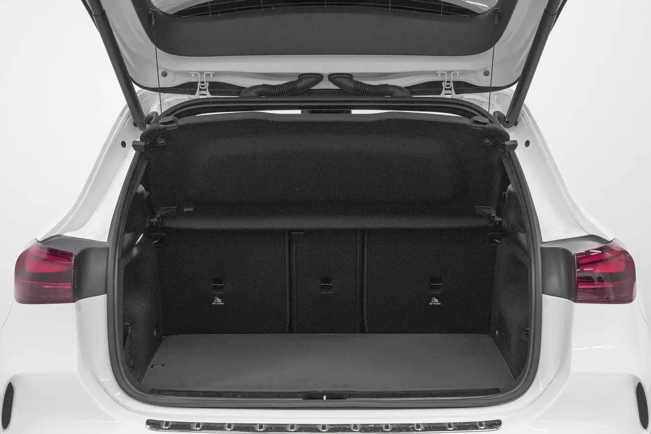 Mercedes-Benz GLA 200 9