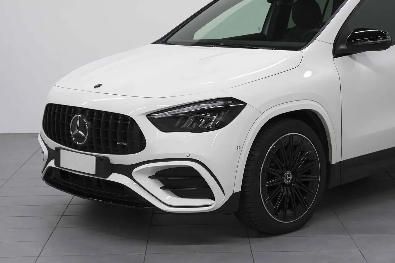 Mercedes-Benz GLA 200 11