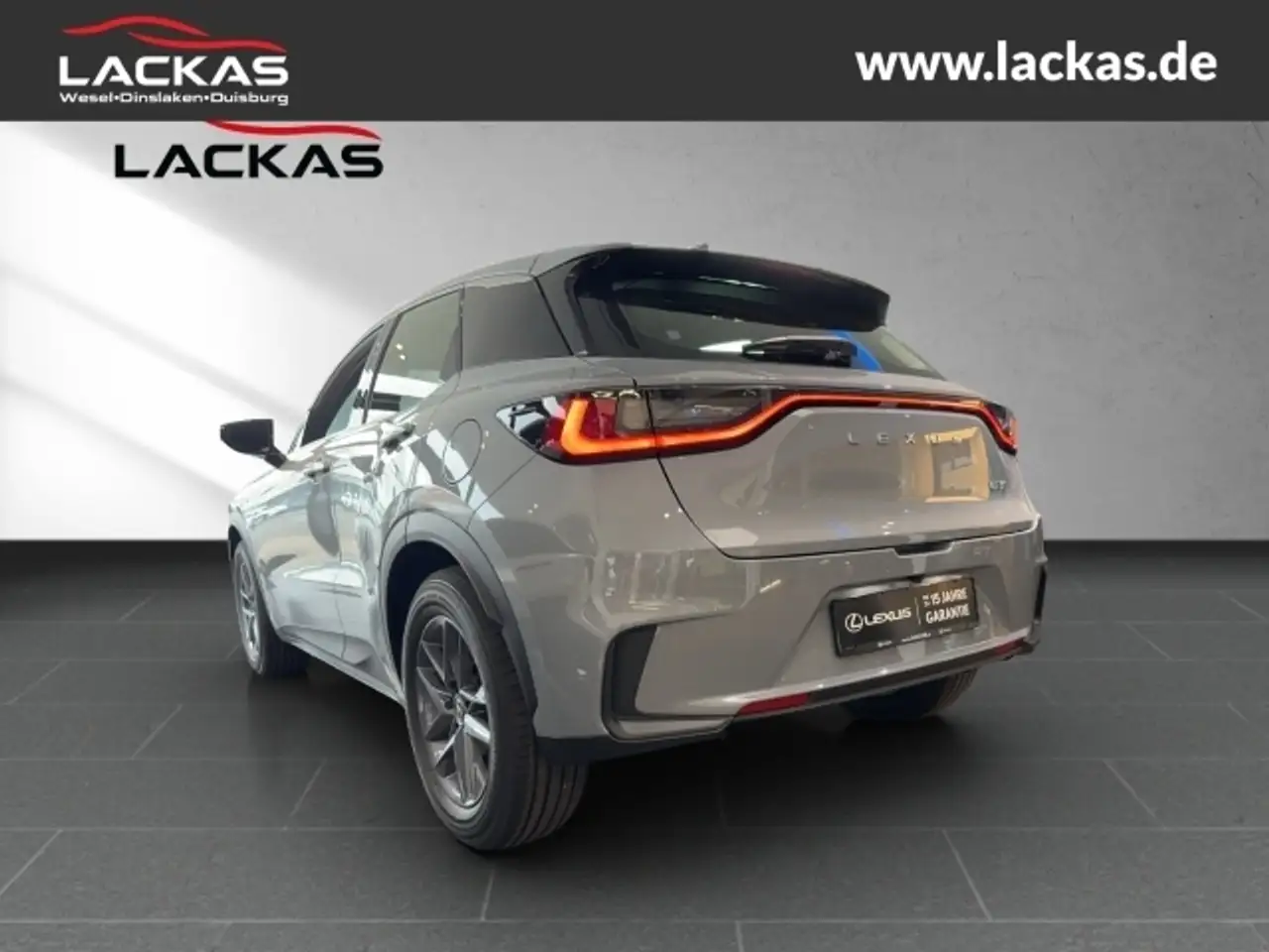 Lexus LBX 8