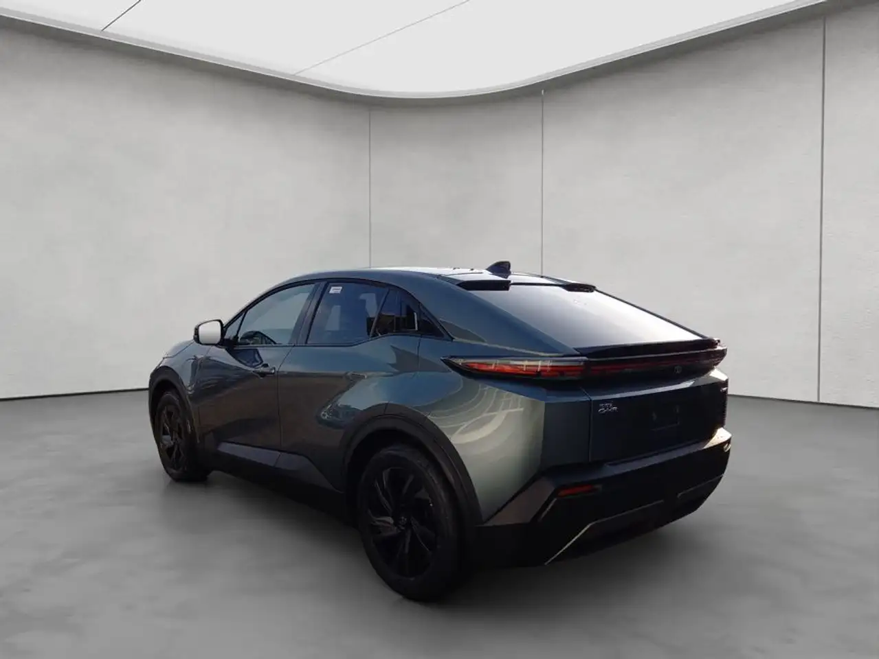 Toyota C-HR+ 3