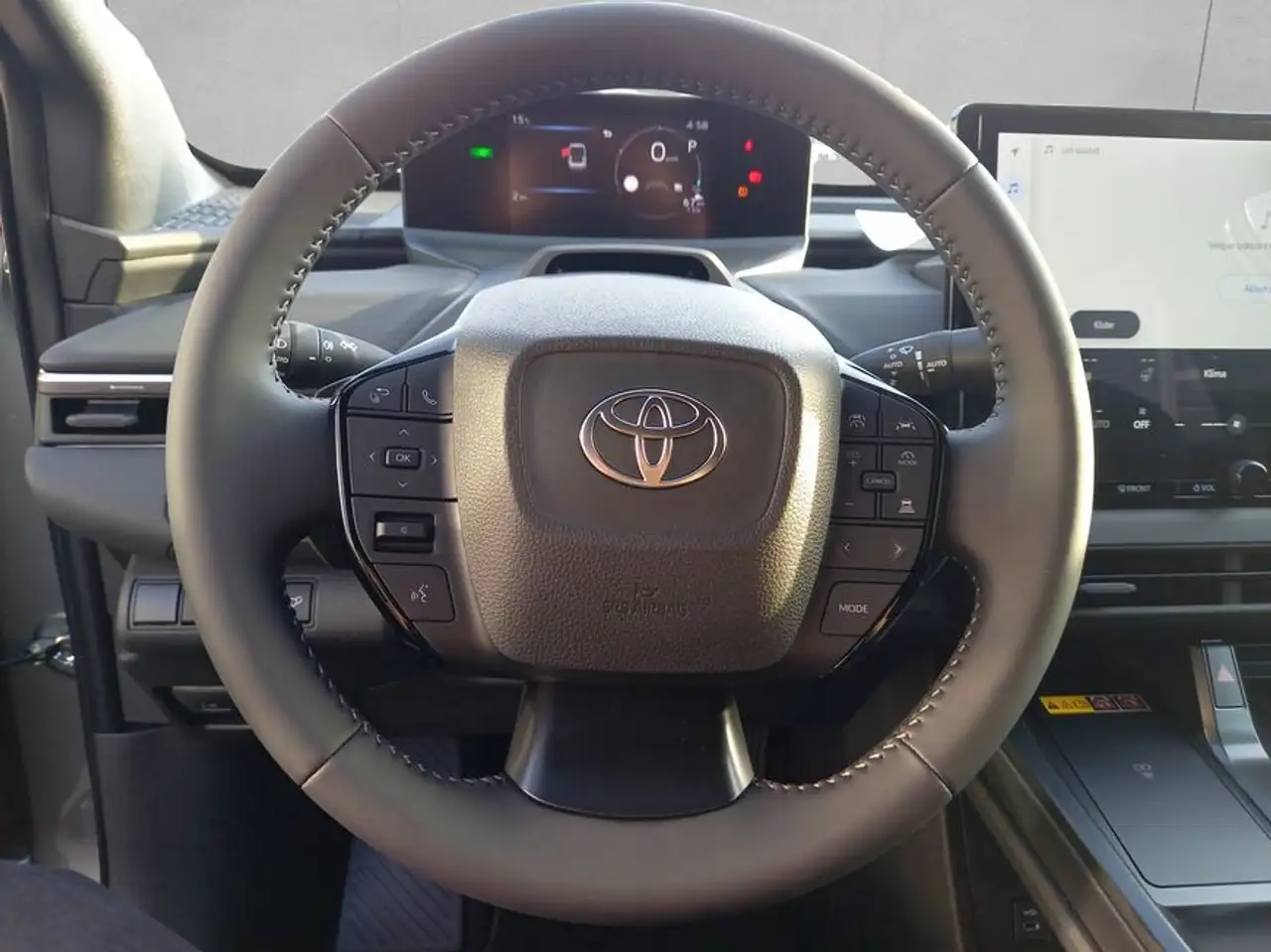 Toyota C-HR+ 12