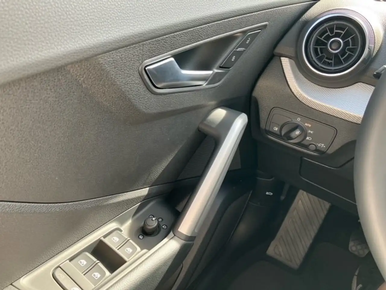 Audi Q2 15
