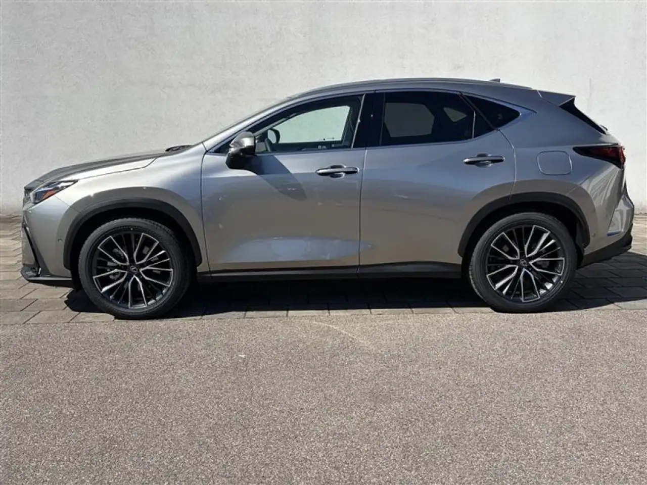 Lexus NX 7