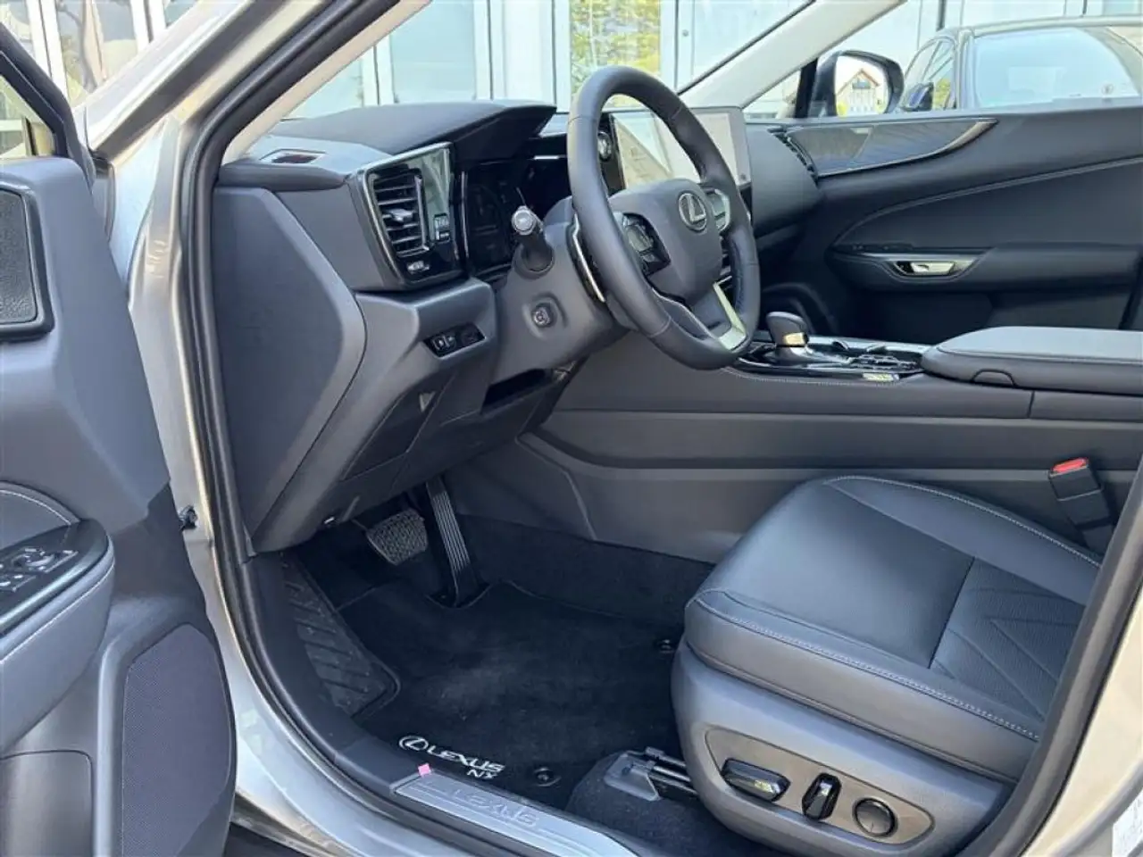 Lexus NX 9