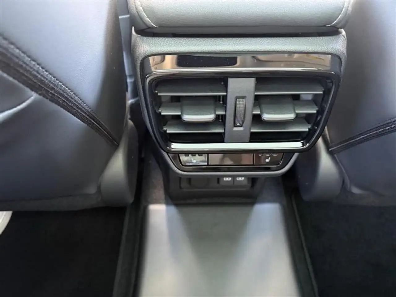 Lexus NX 11