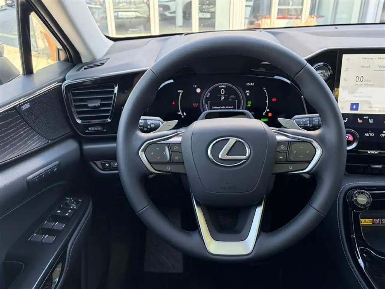 Lexus NX 13