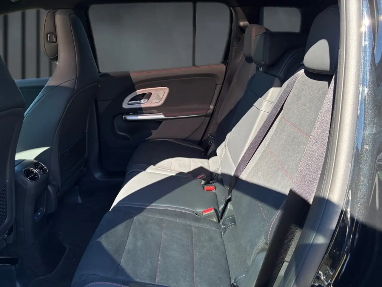 Mercedes-Benz GLB 250 8