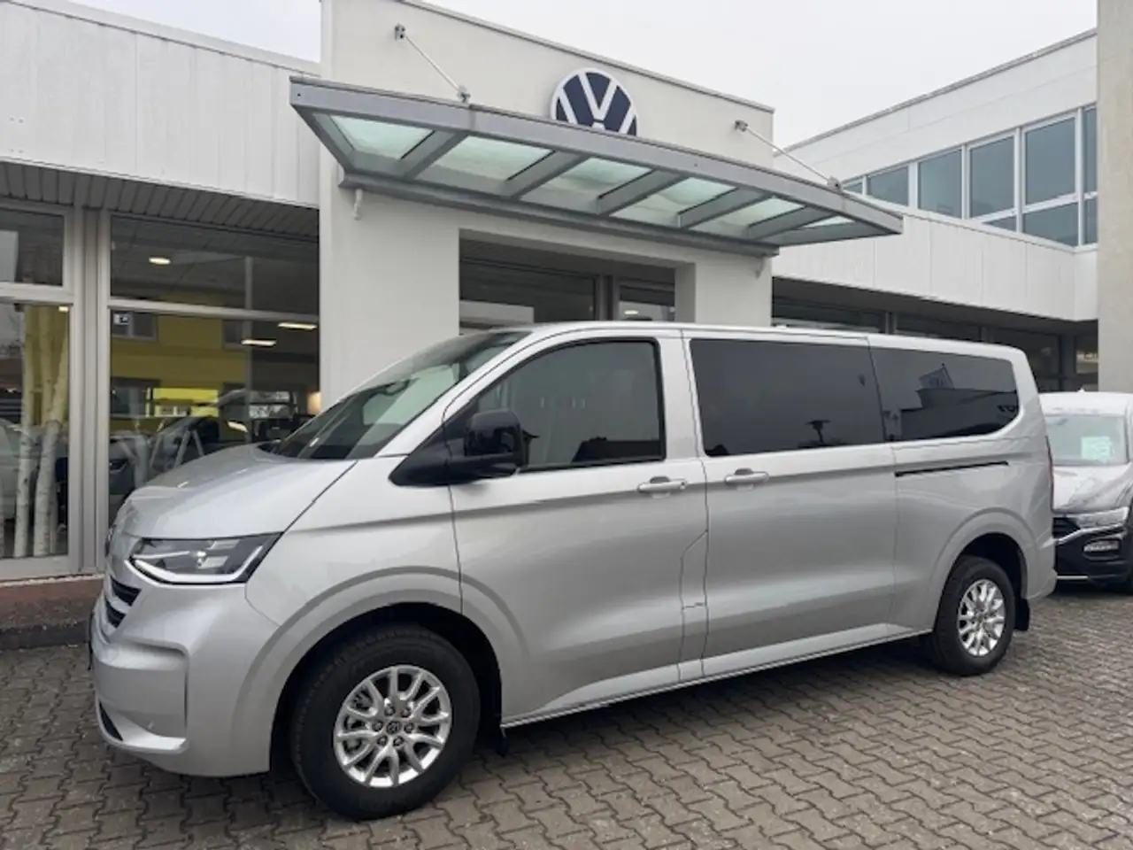 Volkswagen T7 Caravelle 2