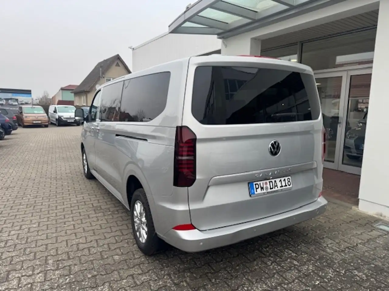 Volkswagen T7 Caravelle 8