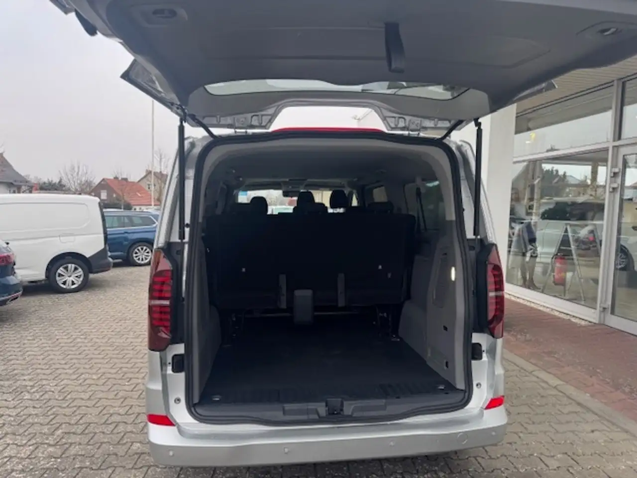 Volkswagen T7 Caravelle 9
