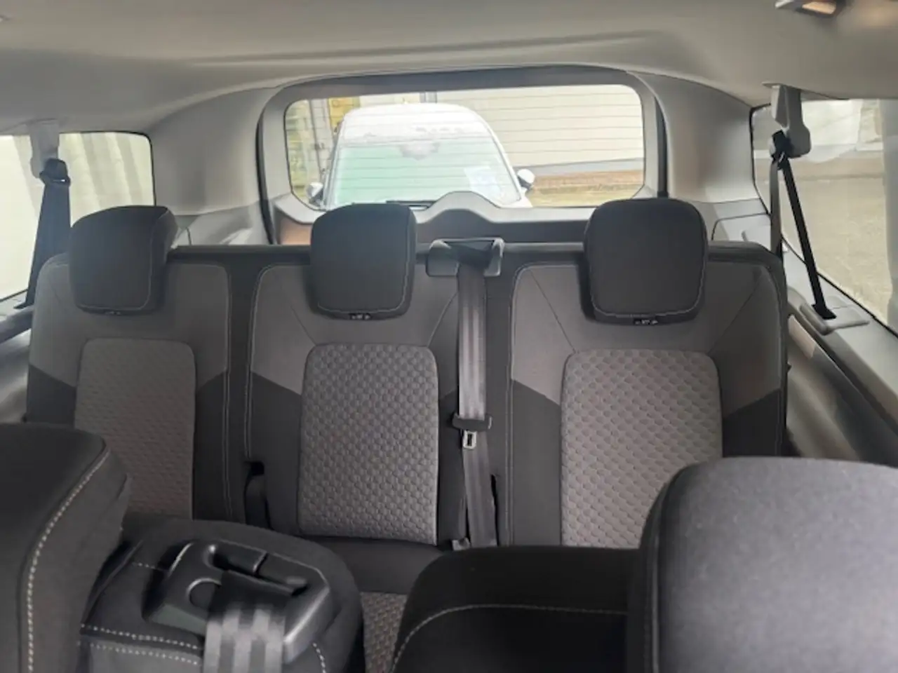 Volkswagen T7 Caravelle 13