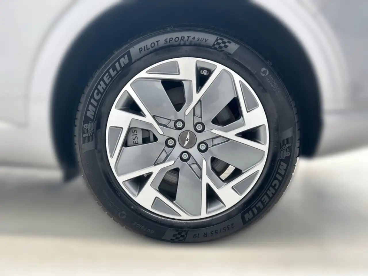 Genesis GV70 9