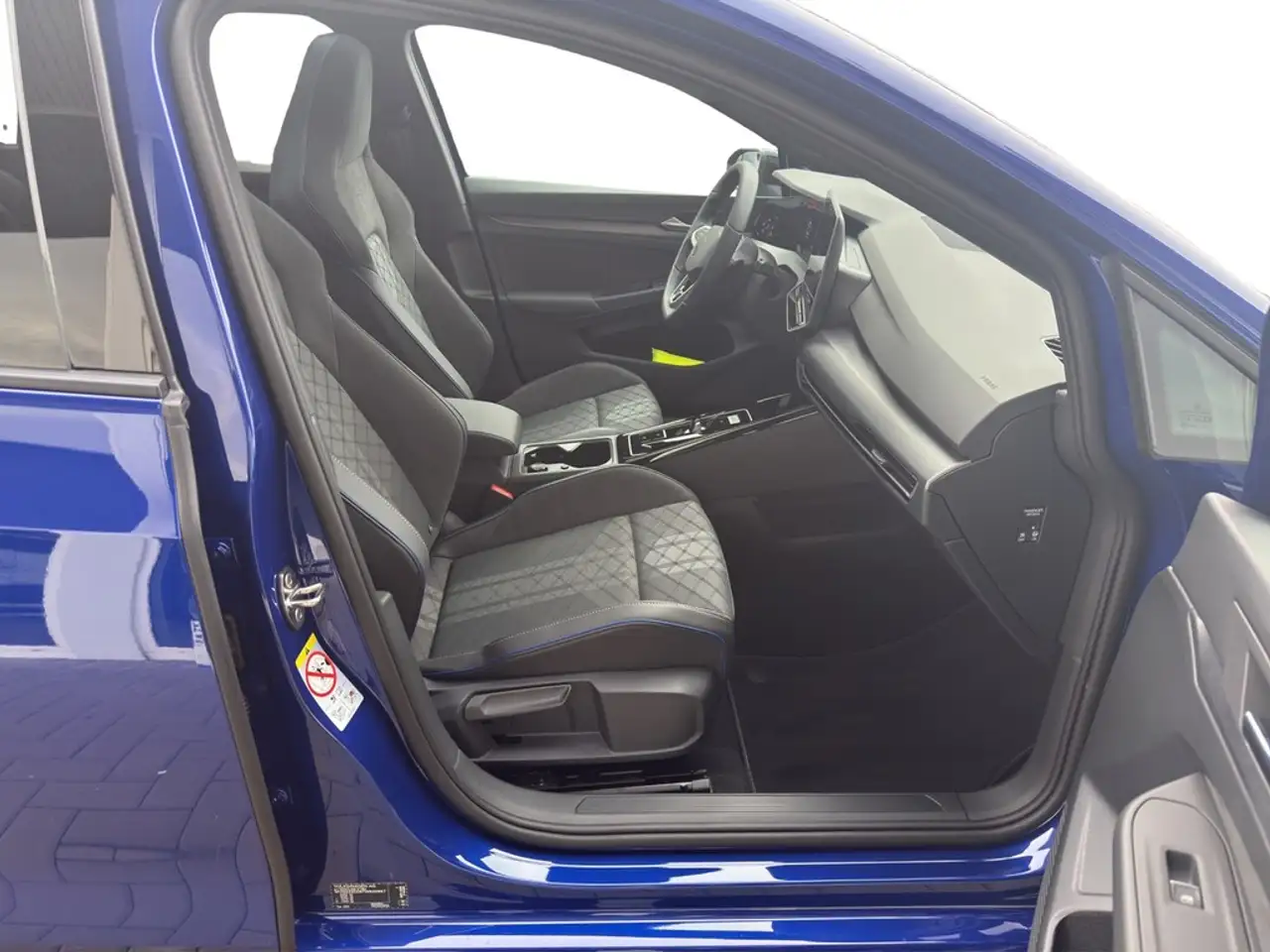 Volkswagen Golf VIII 10