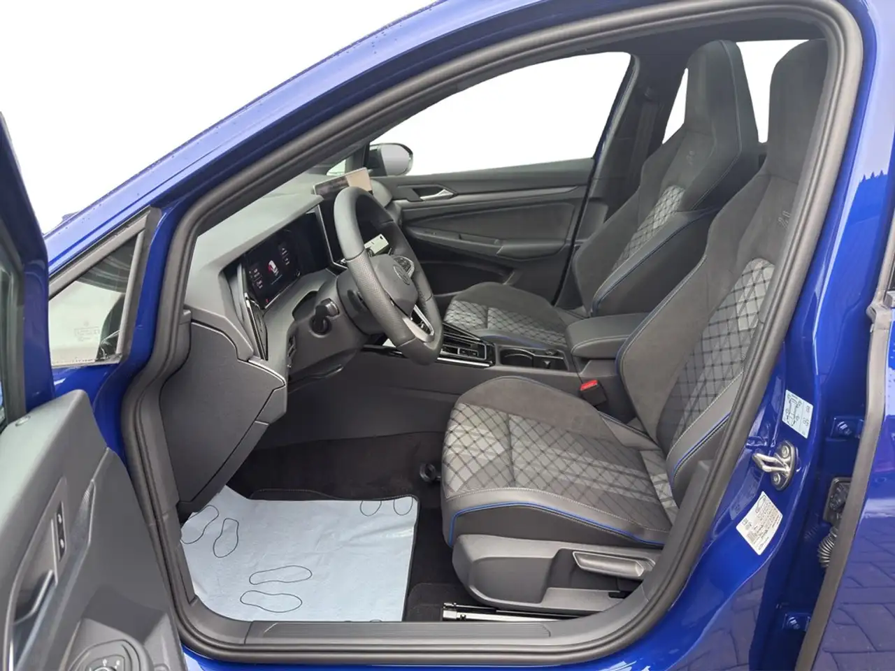 Volkswagen Golf VIII 11