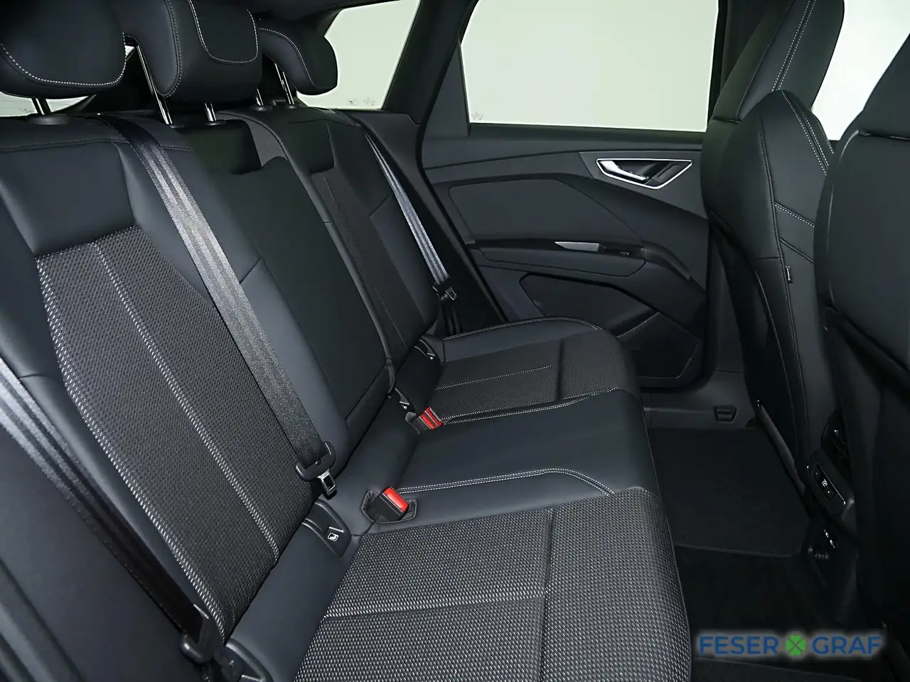 Audi Q4 5