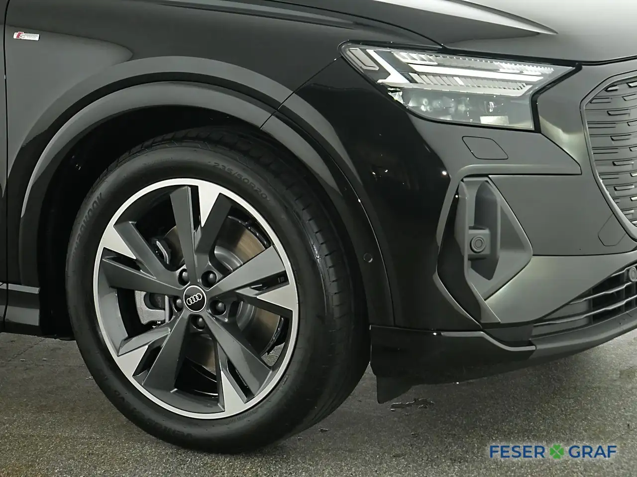 Audi Q4 9