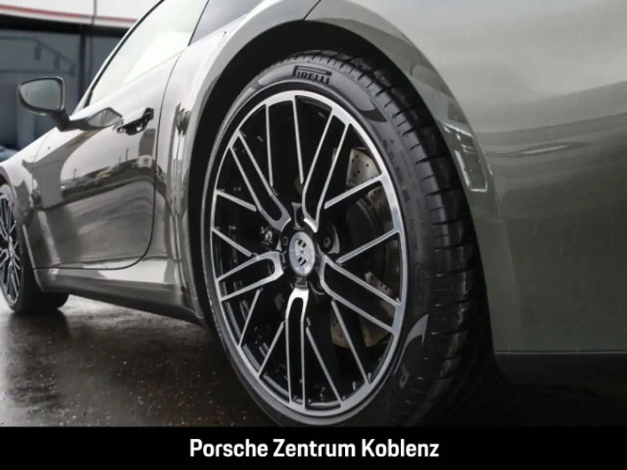 Porsche 992 8