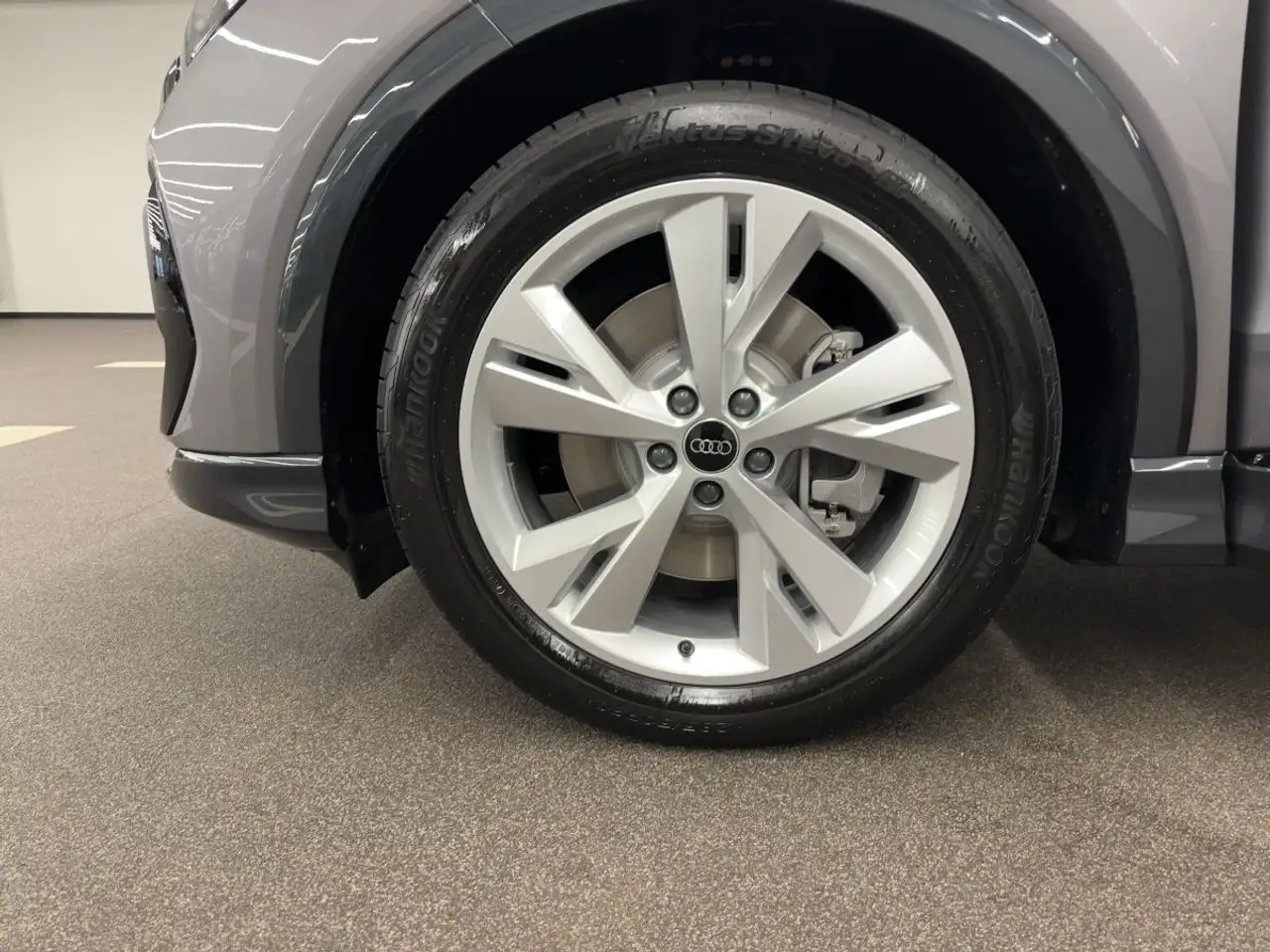 Audi Q4 15