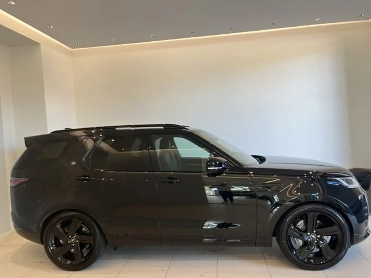 Land Rover Discovery 5 6