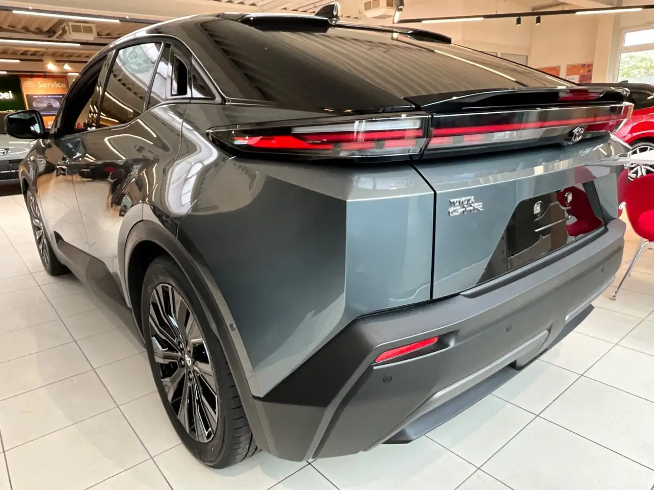 Toyota C-HR 2