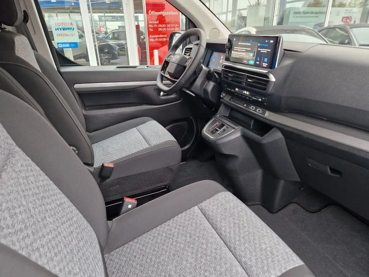 Toyota Proace 13