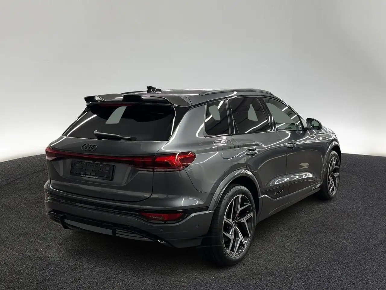 Audi Q6 6