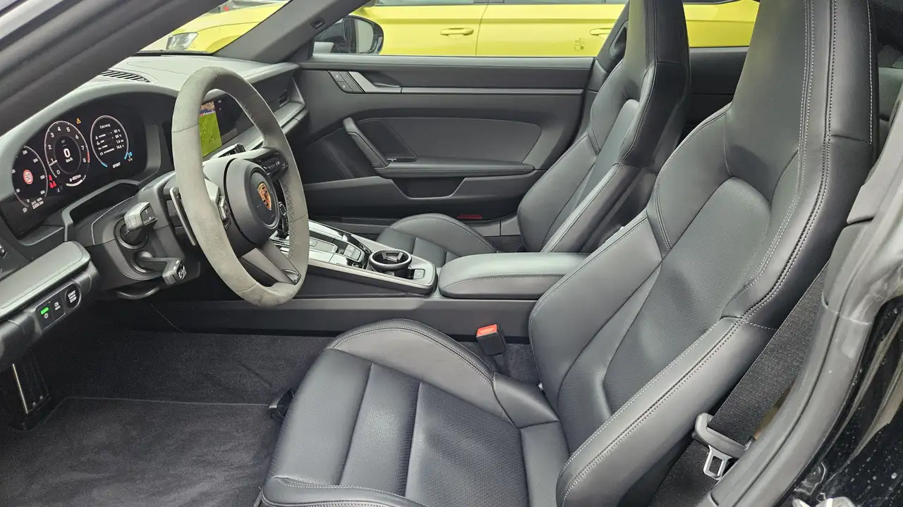 Porsche 992 8
