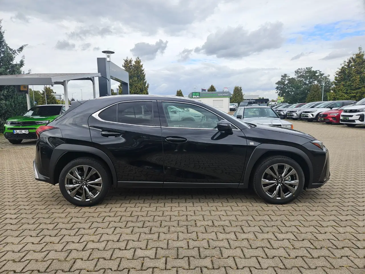 Lexus UX 12